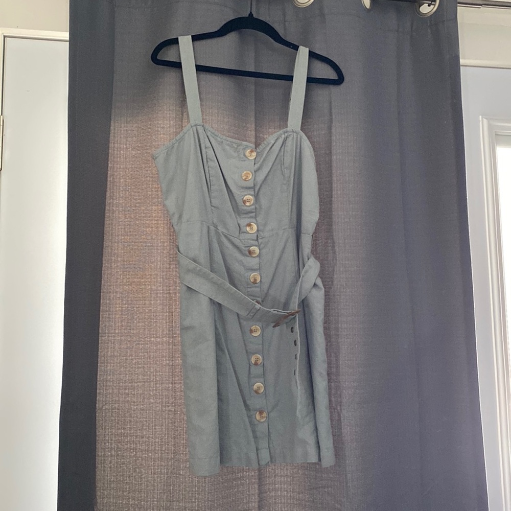 Only worn once. Belt is detachable.